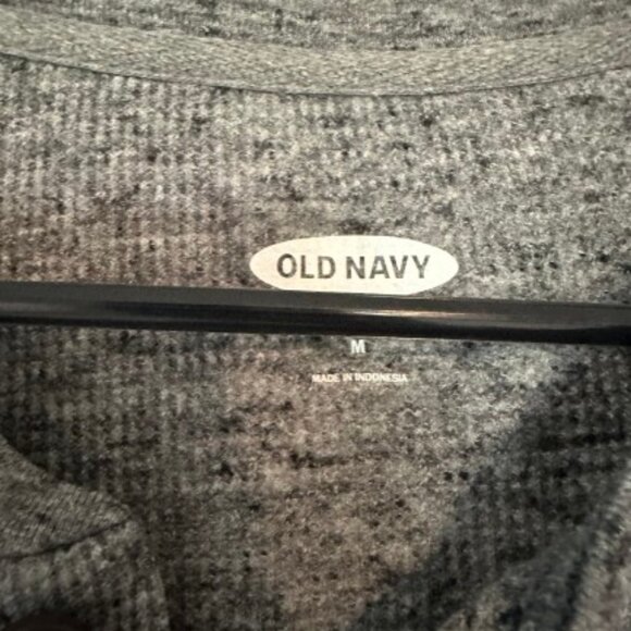 🌟 Comfy Grey Henley Long-Sleeve - Picture 3 of 4